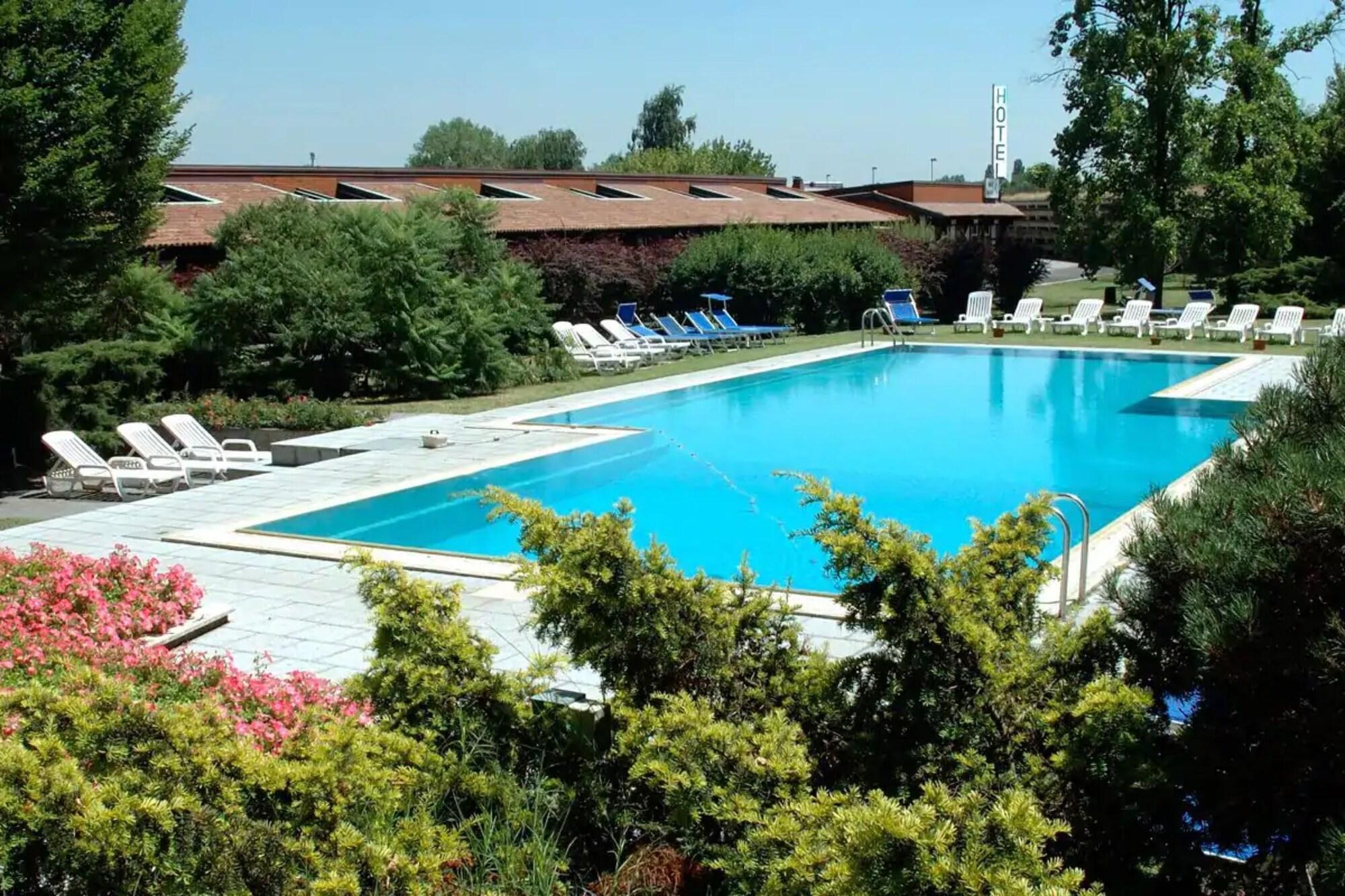 Golf Hotel Лайнате Экстерьер фото
