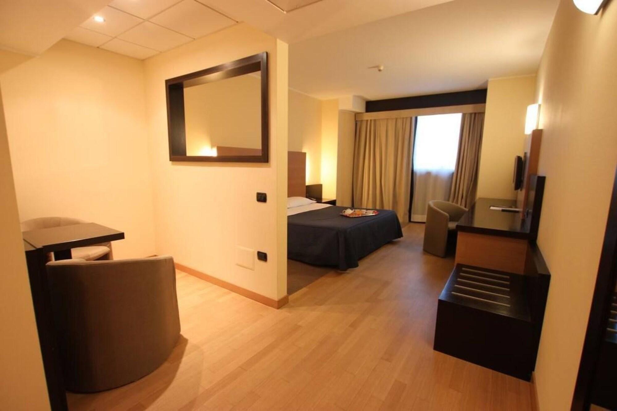 Golf Hotel Лайнате Экстерьер фото